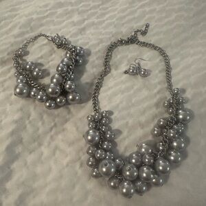 Chic Silver Pearl Necklace Set (New)